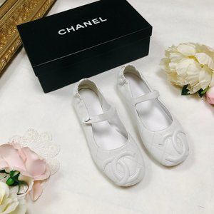 NEW Chanel White Quilted Leather Mary Jane Flats